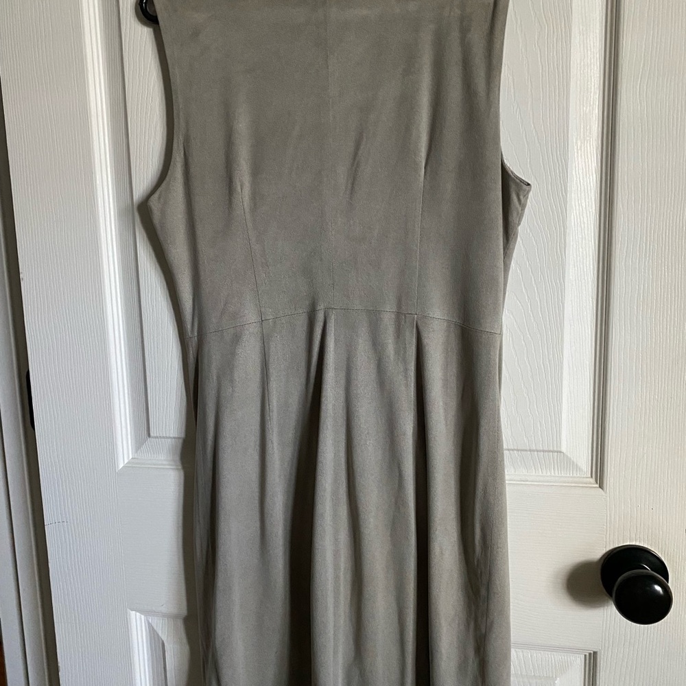 Dress - Picture 2 of 4